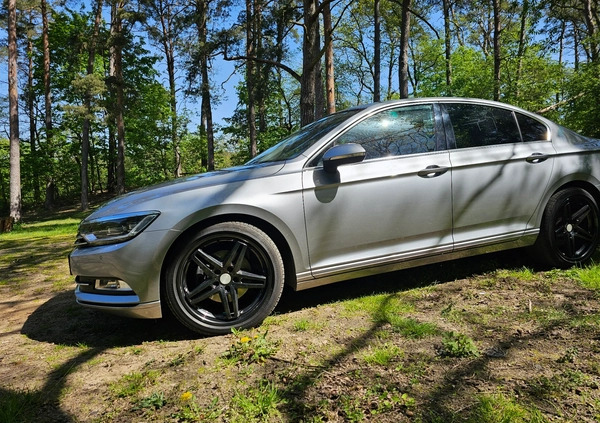 Volkswagen Passat cena 50000 przebieg: 249000, rok produkcji 2017 z Szczecin małe 277